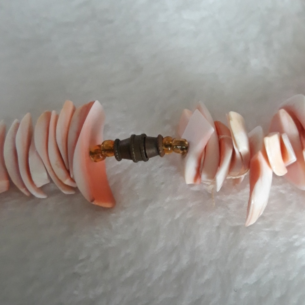 Creamsicle and white colored chunky seashell necklace 18 inches long - Picture 8 of 12